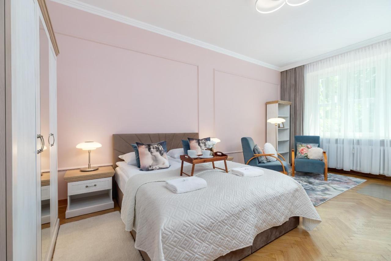 Luxurious & Unique Mickiewicza Cracow By Renters Prestige Appartement *