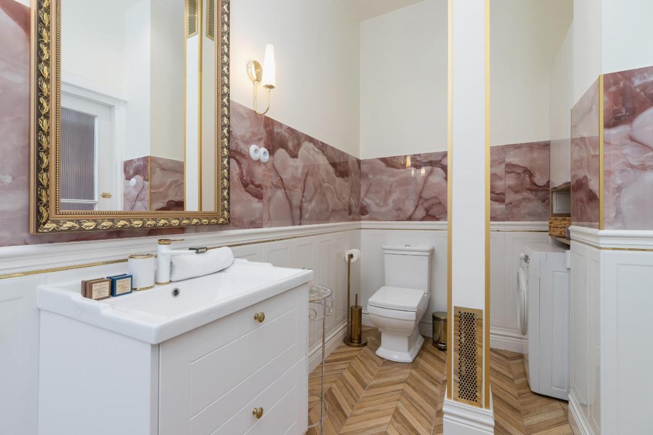Luxurious & Unique Mickiewicza Cracow By Renters Prestige Appartement *