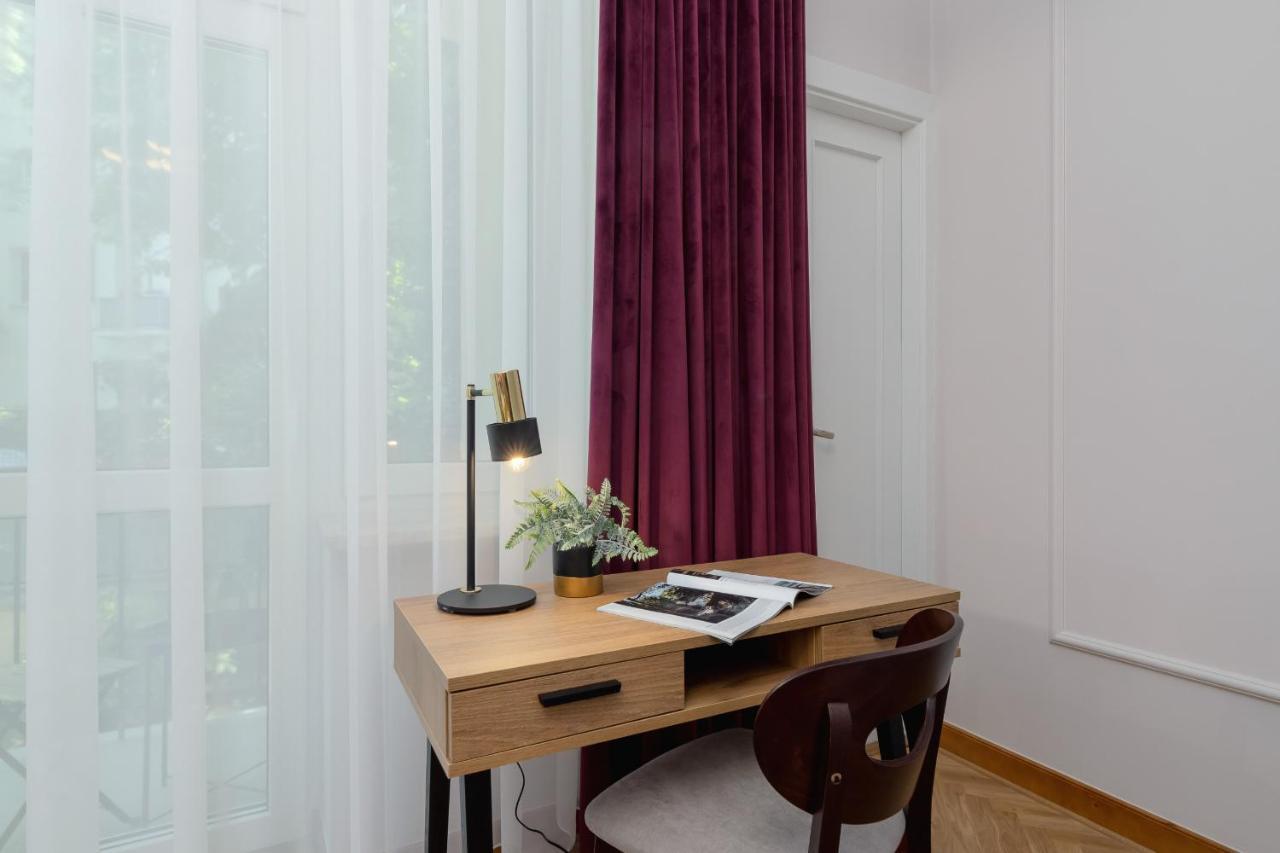 Luxurious & Unique Mickiewicza Cracow By Renters Prestige Appartement *