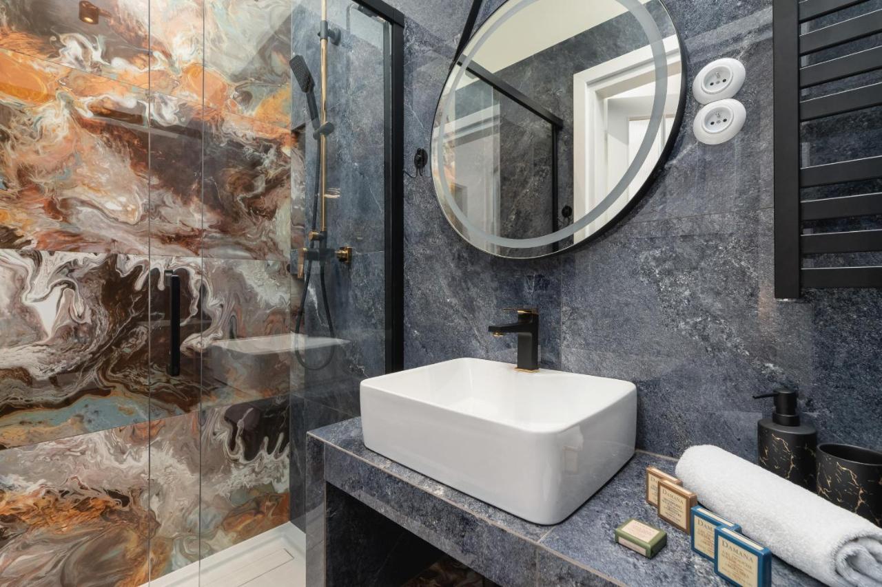 Luxurious & Unique Mickiewicza Cracow By Renters Prestige Appartement