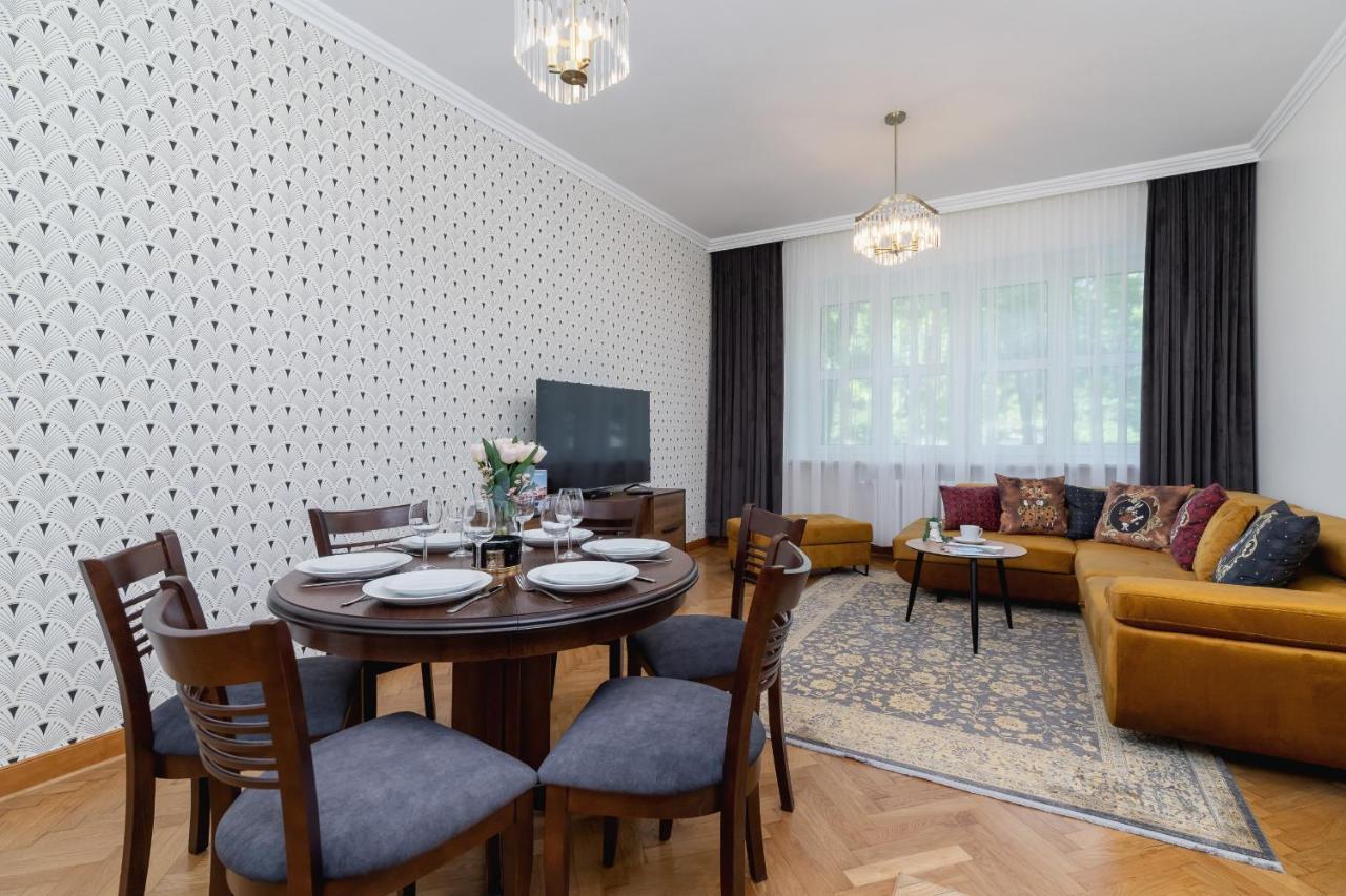 Luxurious & Unique Mickiewicza Cracow By Renters Prestige Appartement